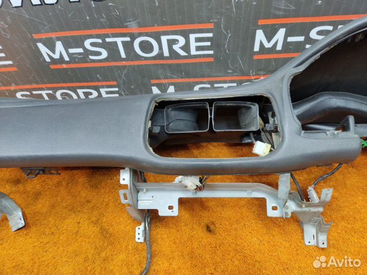 Панель приборов (торпедо) Subaru Impreza