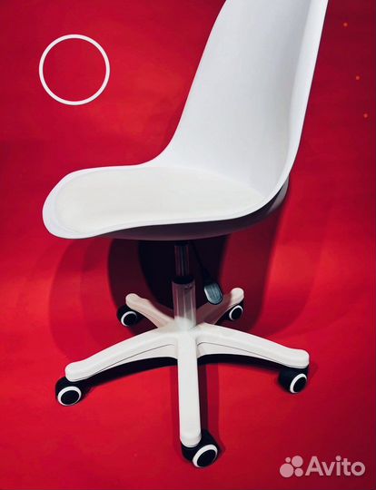 Стул-кресло на колесиках