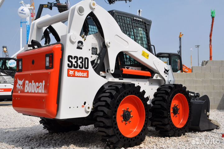 Стекло лобовое с отверстиями для Bobcat S330