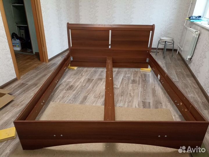 Тумба прикроватная и корпус кровати