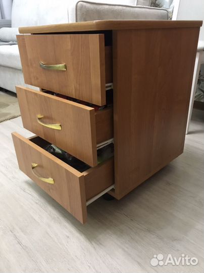 Полка настенная 2 шт тумба выкатная 1 шт