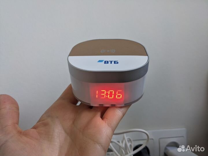 Беспроводная док-станция Aria с часами новая