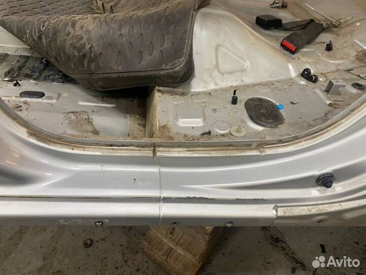 Б/У Порог со стойкой левый 7640900Q0A nissan