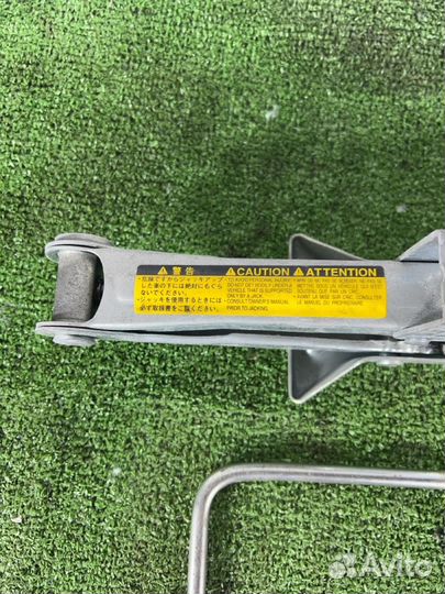 Домкрат Toyota Celica ZZT231 2ZZ-GE 2000