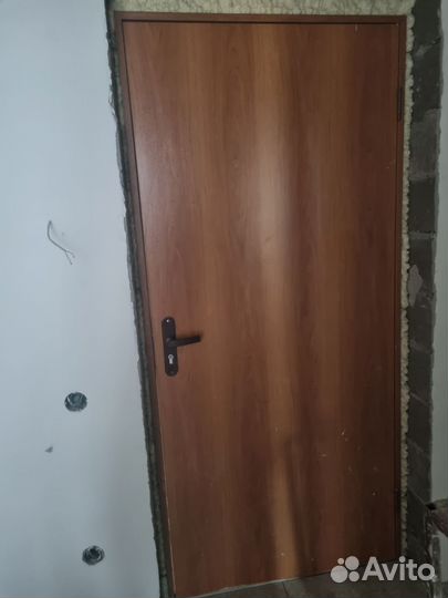 Дверь входная деревянная