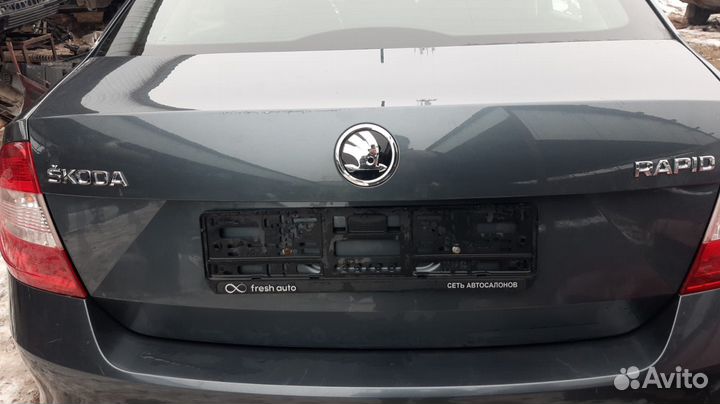 Шкода Рапид крышка багажника