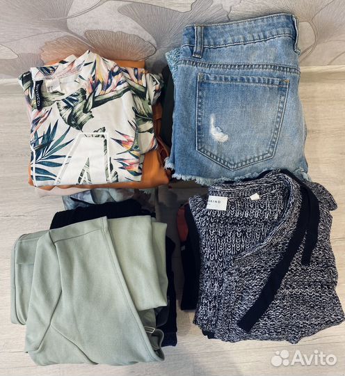 Два пакета женских вещей 42-44