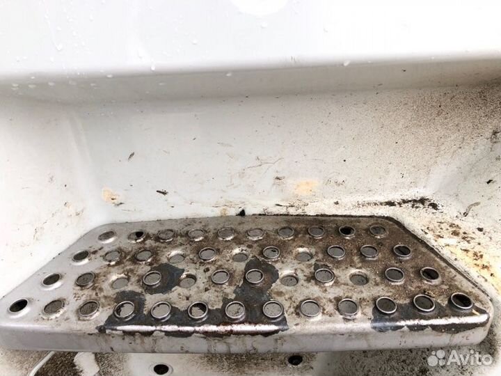 Корпус подножек левый Man