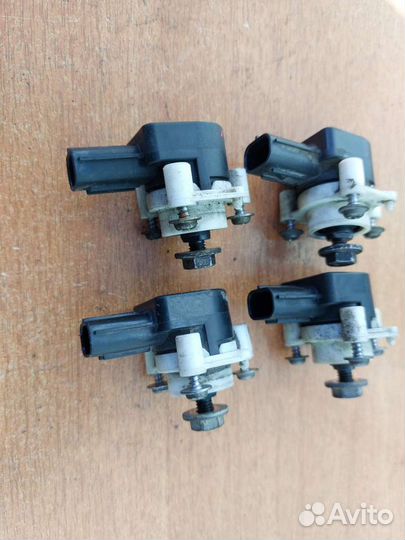 Датчик уровня высоты подвески Lexus LS600