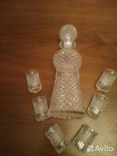 Графин и стаканы