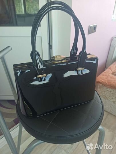 Сумка лаковая черная.Торг уместен