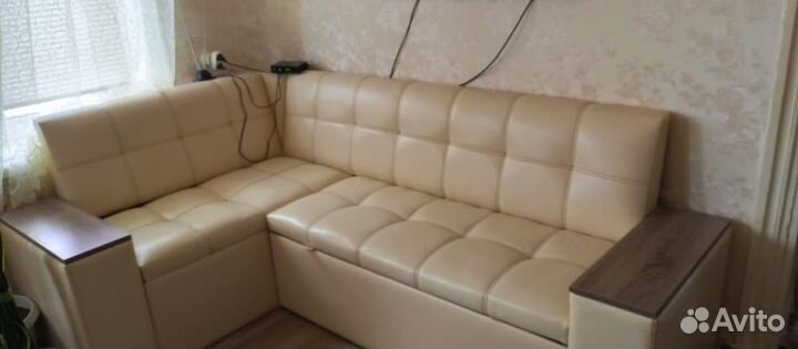 Кухонный угловой диван со спальным местом