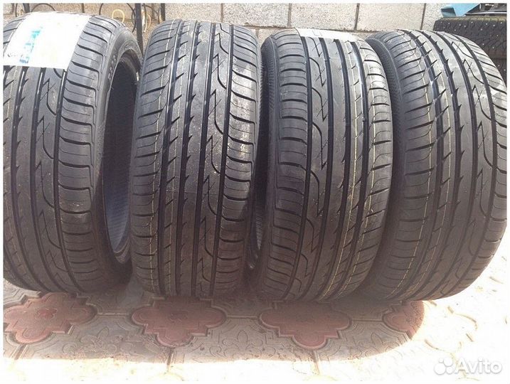 Three-A P606 235/35 R19 91W