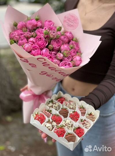 Цветы розы + клубника в шоколаде с доставкой