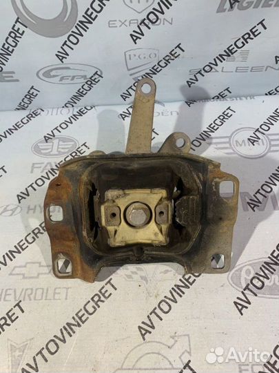 Подушка двигателя левая Ford Focus 3