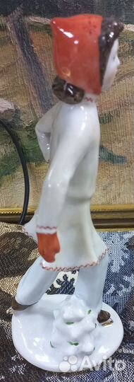 Фарфоровые статуэтка 