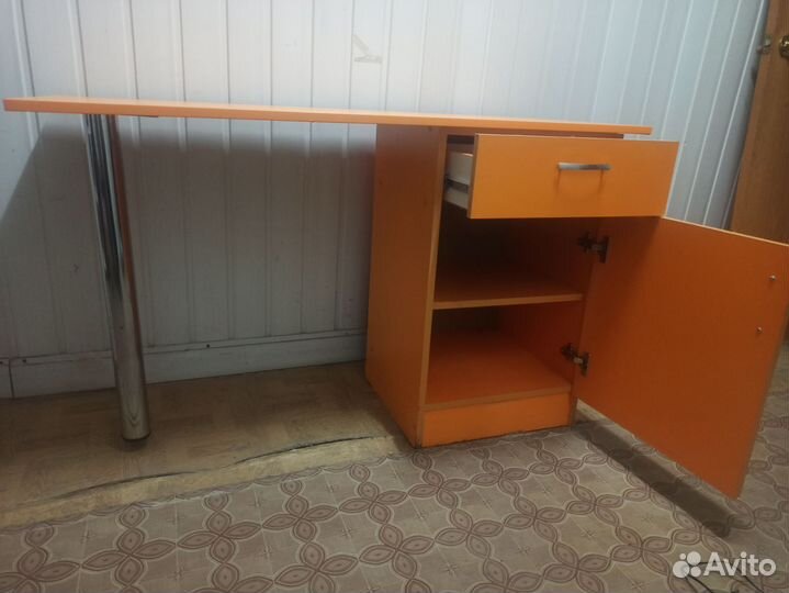 Маникюрный стол бу