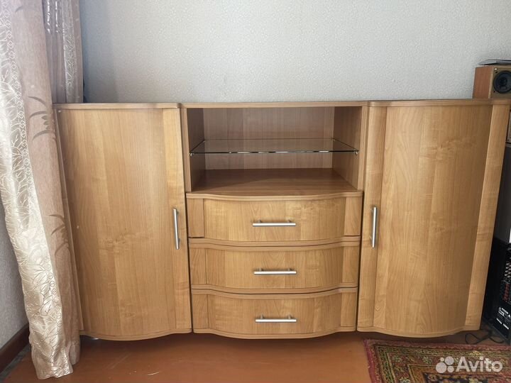 Шкафы, комод, стол