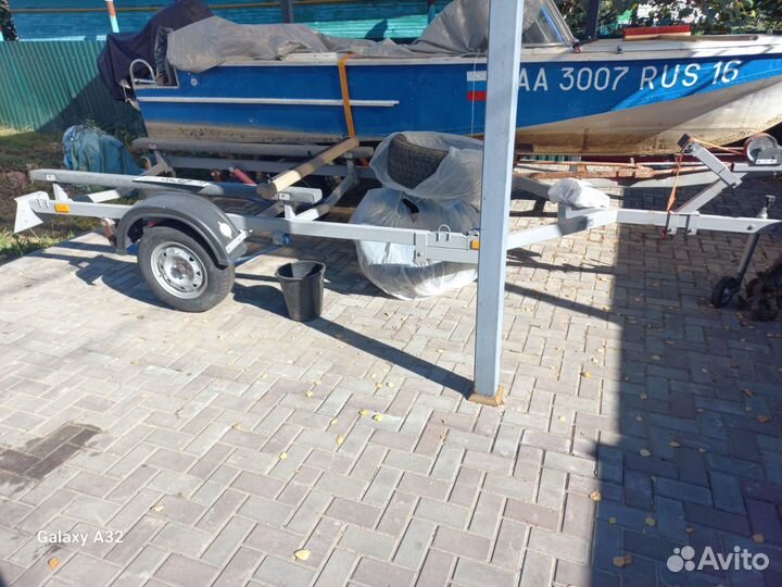 Лодка с мотором