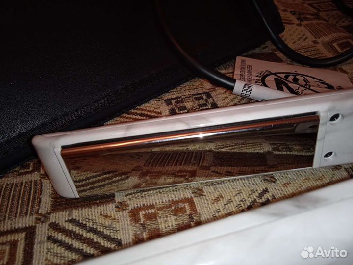 Утюжок для выпрямления волос и создания локонов