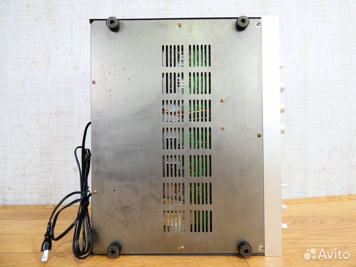 Усилитель мощности Onkyo 819