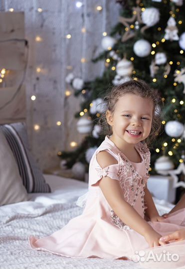 Нарядное розовое платье для девочки 3-4 года
