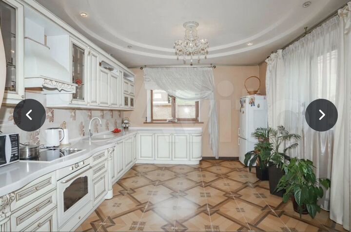 Коттедж 382 м² на участке 6 сот.