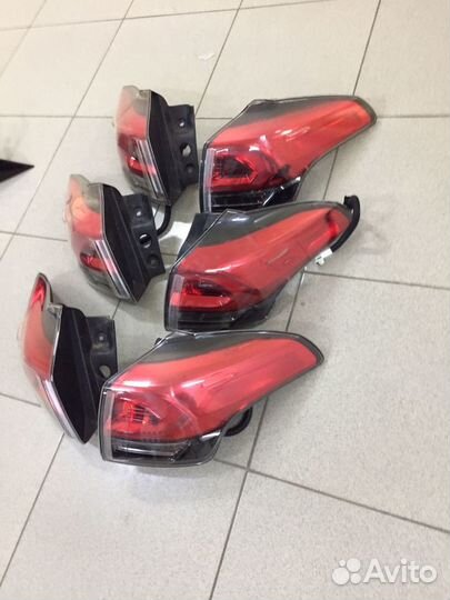 Фара задняя в крыло фонарь Toyota Rav 4 рав 4 ха40