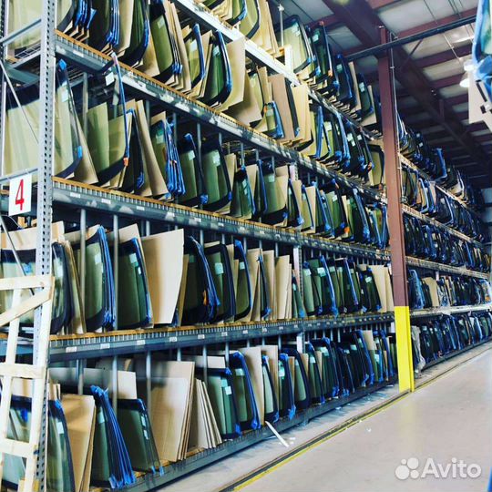 Лобовое стекло Пежо 308 в наличие есть