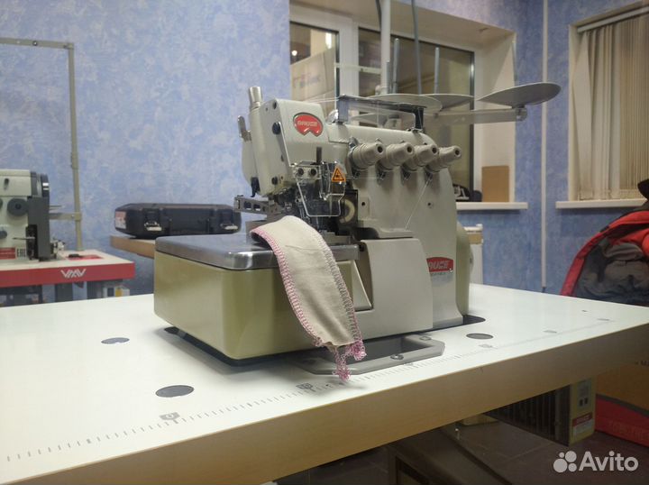 Промышленный четырехниточный оверлок Bruce 768D