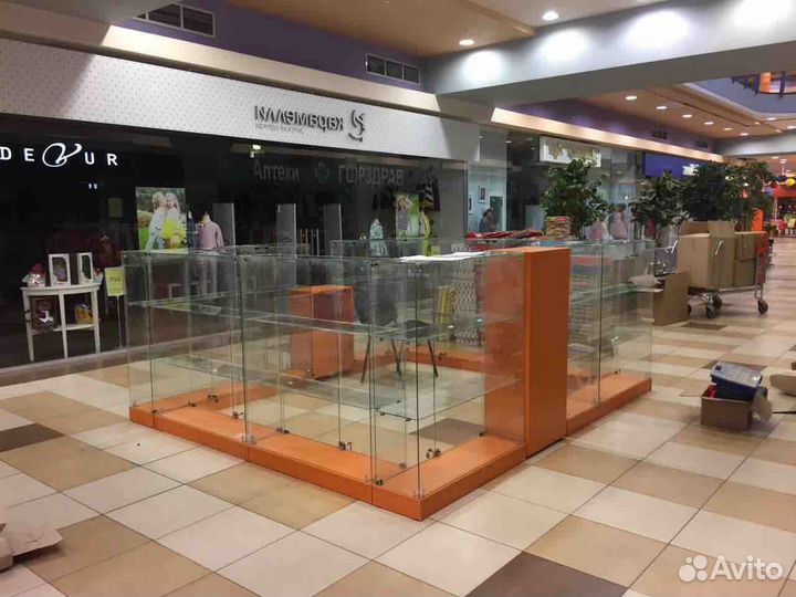 Торговый остров для аксессуаров или гироскуторов