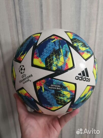 Футбольный мяч champions league