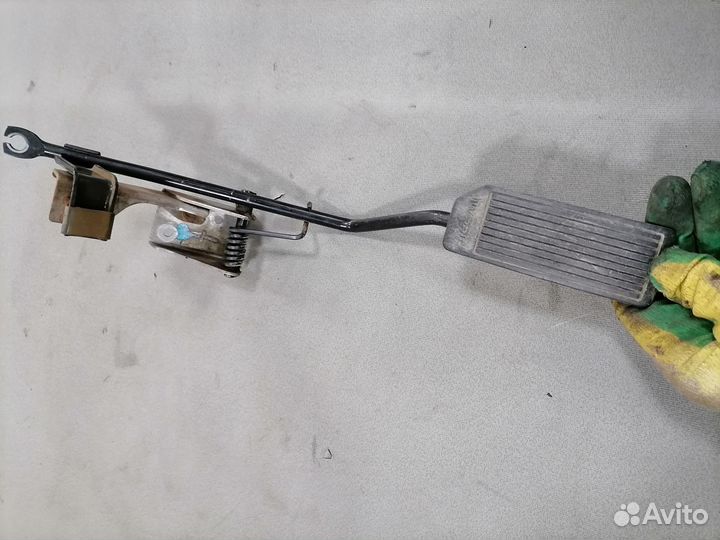 Педаль газа Nissan Bluebird CD20 2.0 1983-1990