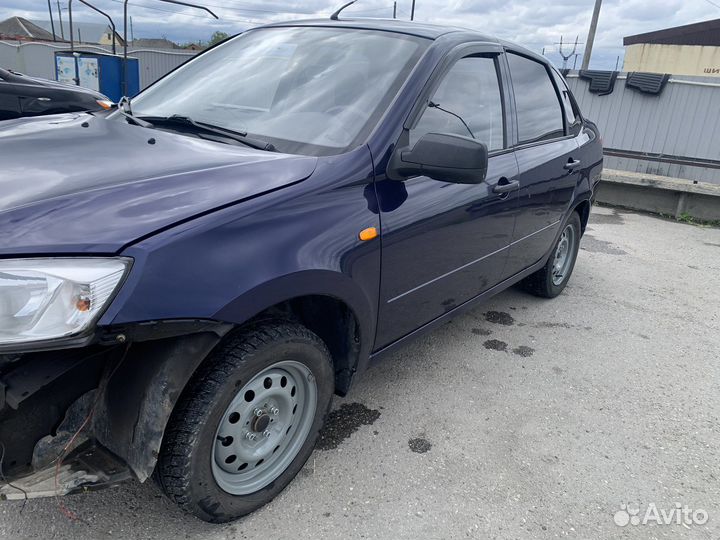 LADA Granta 1.6 МТ, 2013, битый, 174 000 км
