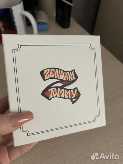 Кулон tommy x zendaya
