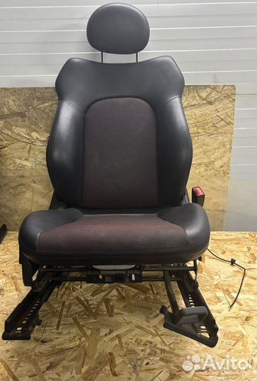 Сиденья передние Mercedes-Benz