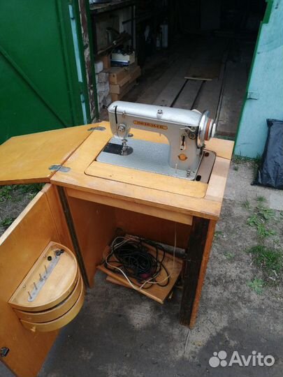 Швейная машина с электро приводом