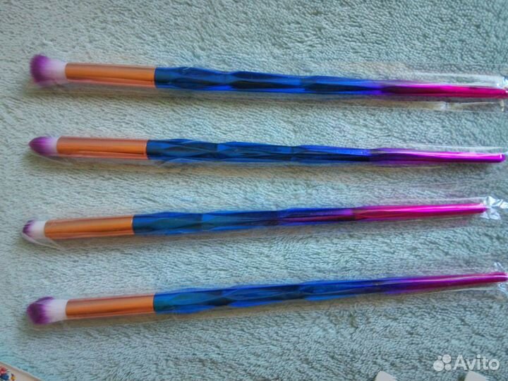 Для маникюра, макияжа кисти и слайдеры