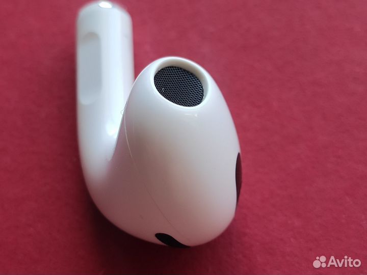 Левый наушник AirPods 3