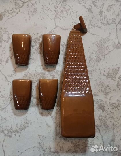 Бутылка керамическая с стаканчиками