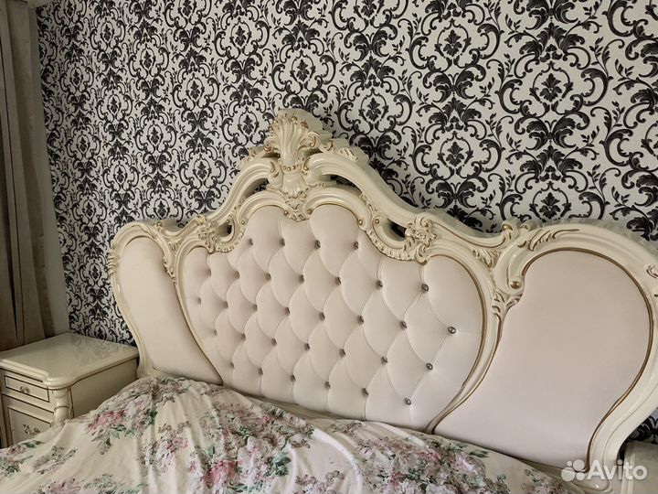 Спальный гарнитур