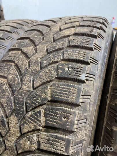 Bridgestone Blizzak Spike-01 235/65 R17 108T