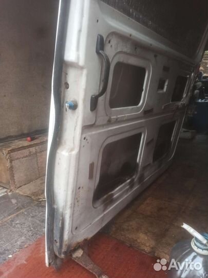 Mercedes T1 дверь выдвижная, боковая
