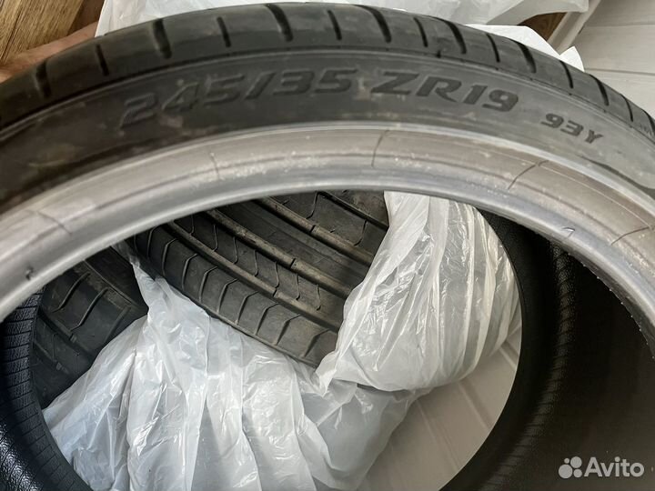 Pirelli P Zero 245/35 R19 93Y