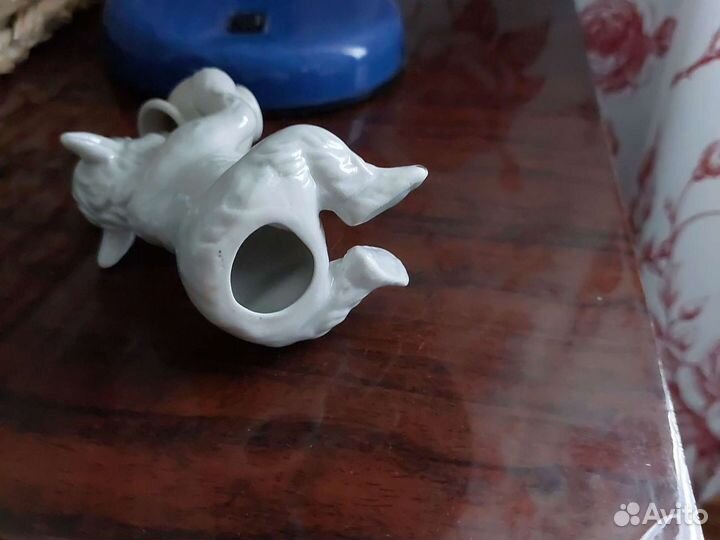 Медвежонок С крынкой. сысерть. фарфор. СССР