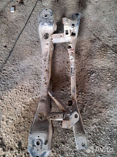 Подрамник задний на Volvo S40