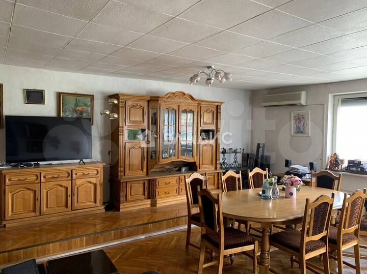 4-к. квартира, 140 м², 3/9 эт.