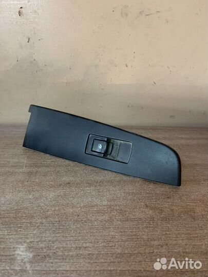 Кнопка стеклоподъемника задняя Kyron