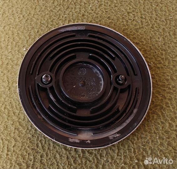 Эмблема на капот Skoda Superb II