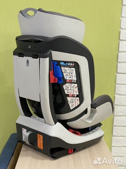 Автомобильное кресло chicco